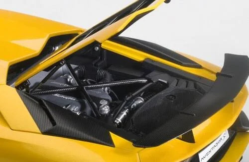 Metallic-yellow 2015 Model Car 1:18 L9202