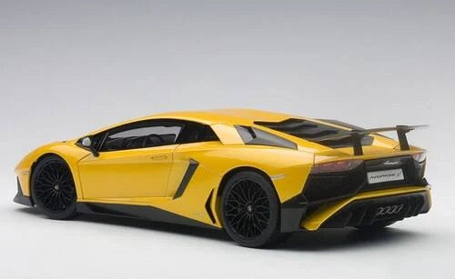 Metallic-yellow 2015 Model Car 1:18 L9202
