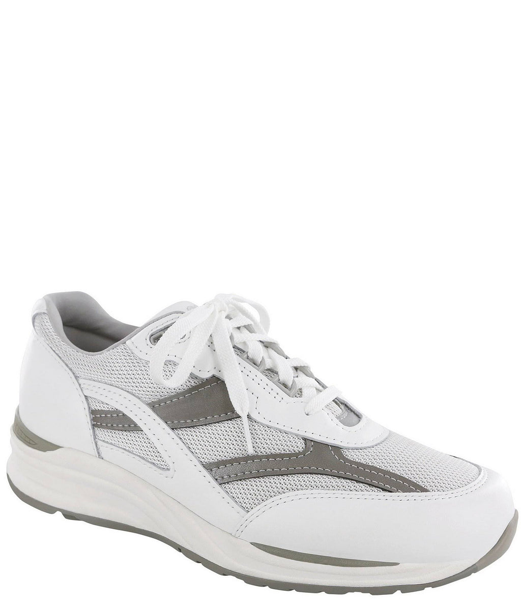 White 6 Wide Mesh Shoes I8925