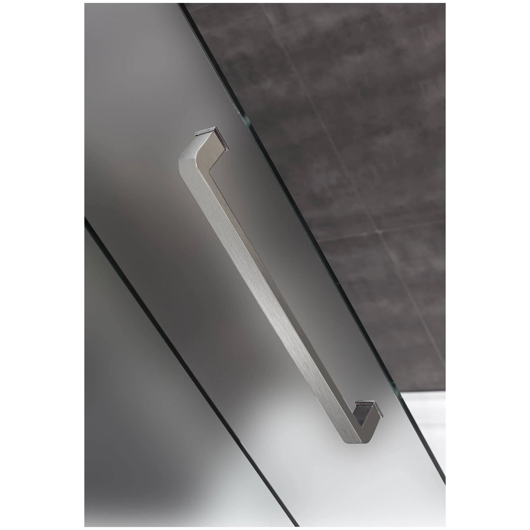 Single Sliding Frameless Tub Door L9472