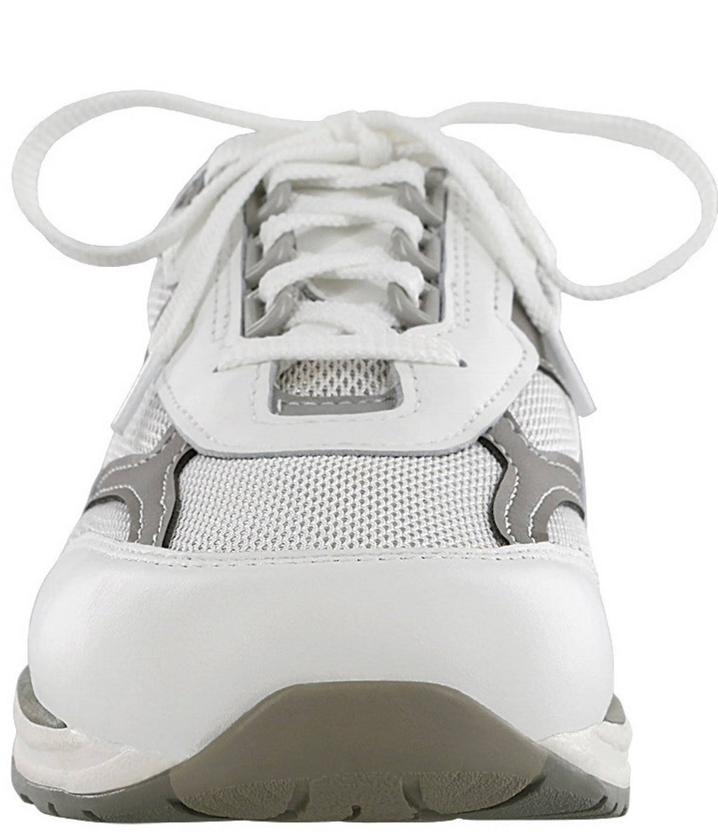 White 6 Wide Mesh Shoes I8925