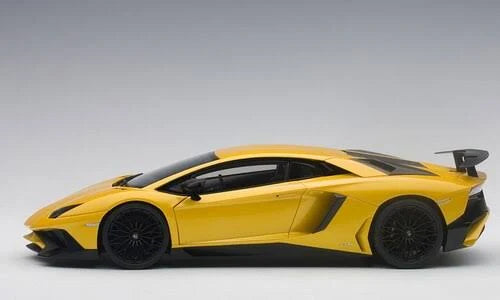 Metallic-yellow 2015 Model Car 1:18 L9202
