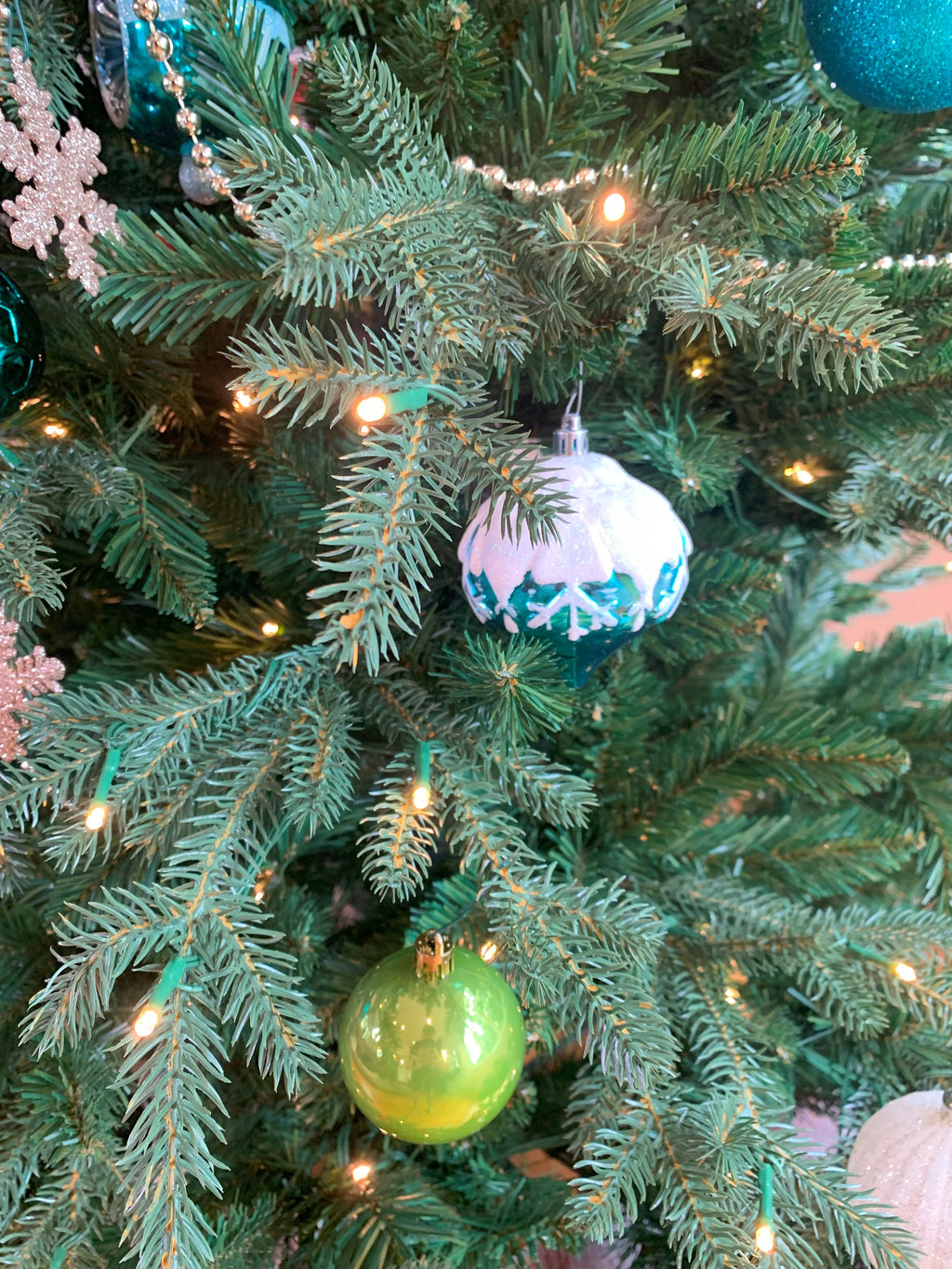 7.5 Ft Pre-Lit Christmas Tree with 400 LED Lights N786751