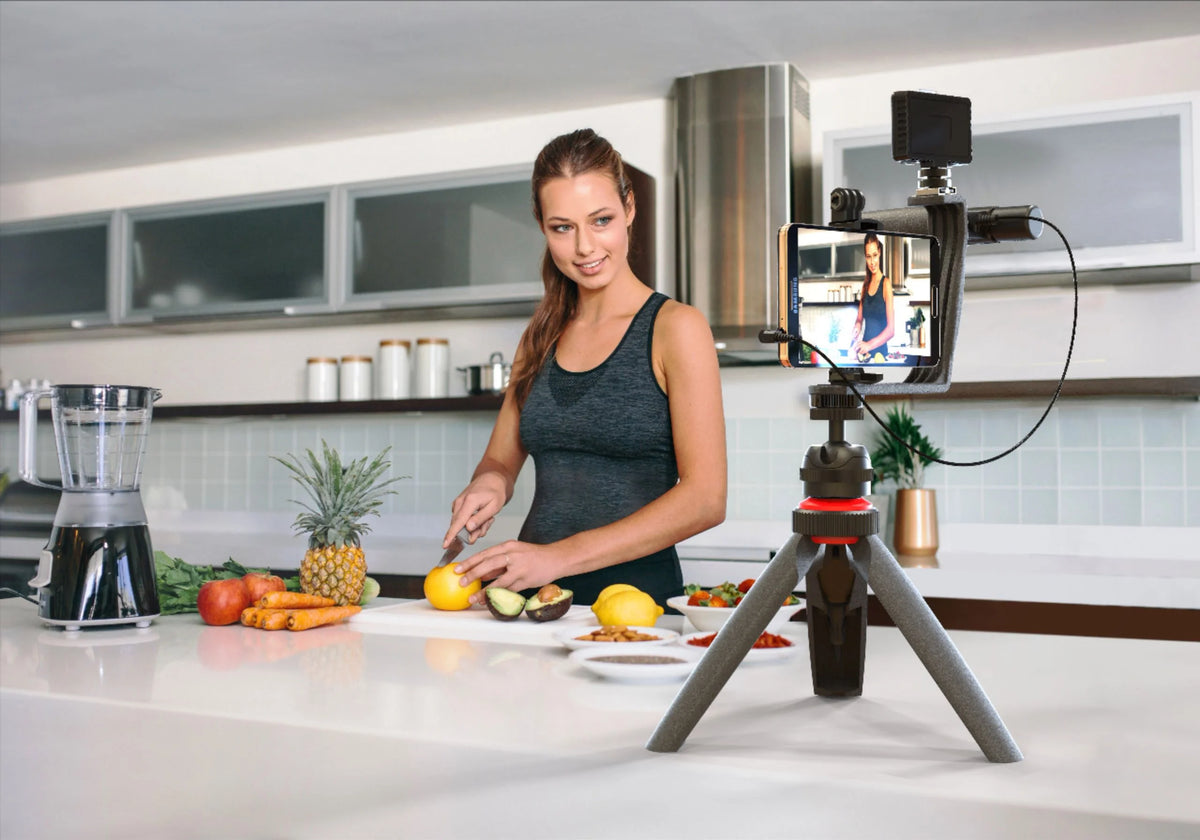 Black Phone Video Stabilizer Rig Kit with Microphone, Light Diffuser and Mini Tripod H968823