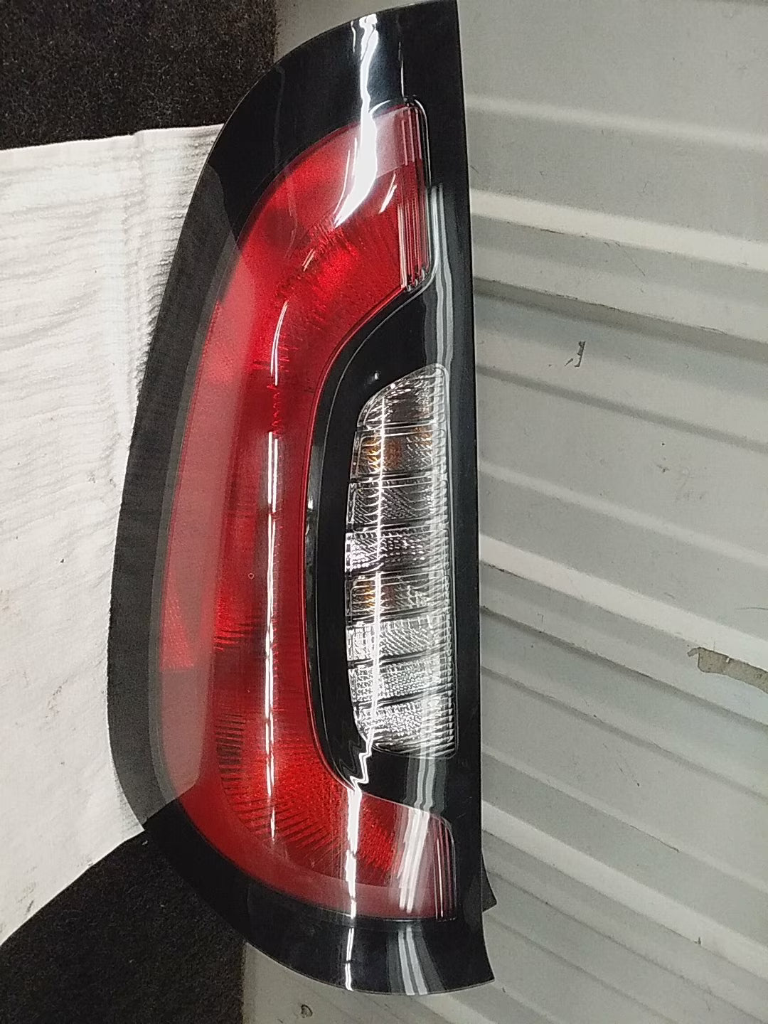 Pre-Owned 2014 Kia Soul Left Passenger Tail Light Lamp J219
